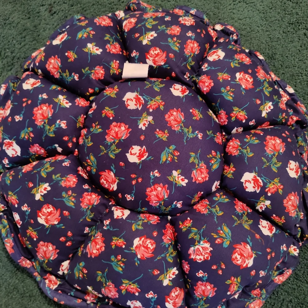Every yay cat bed NWT